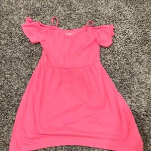 Cute dress. Great for this summer.